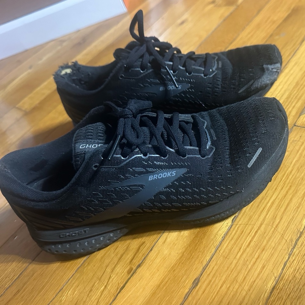 brooks ghost running shoes